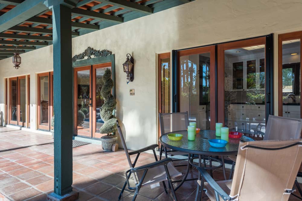 man having the back of his head shaved
