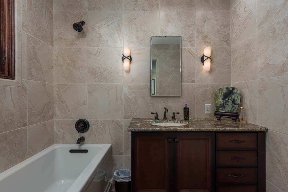 man having the back of his head shaved